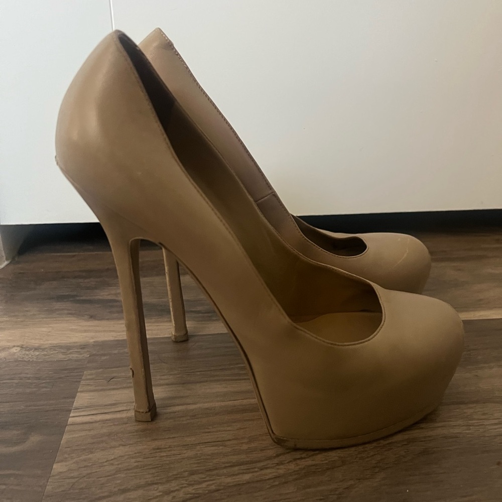Yves Saint Laurent Tan Stiletto Heels Classic Design